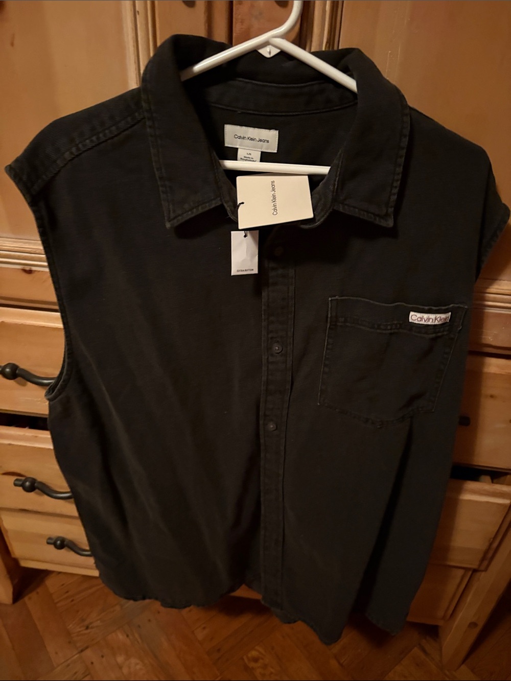 Calvin Klein Men’s Black Denim Sleeveless Button-Up Shirt